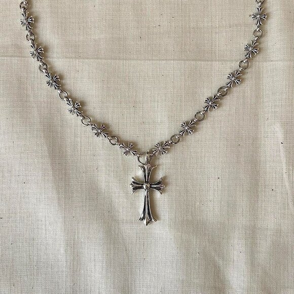 y2k grunge silver cross pendant necklace - Picture 4 of 8